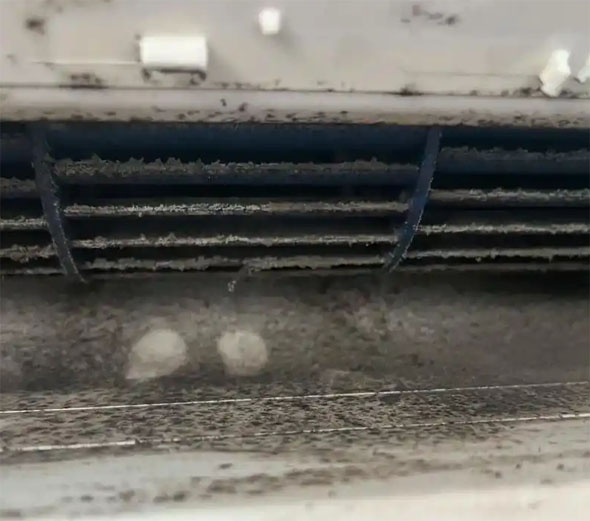 龙凤空调吹的风有股烧焦味是怎么回事